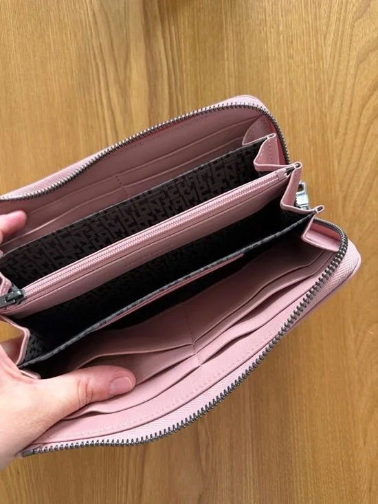 Light Pink/Mauve Longchamp Zip Wallet - Picture 2 of 3